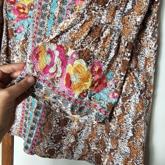 Savanna Jane Snake Print Embroidered Blouse Bell Sleeves Women's Size Small - Picture 6 of 8